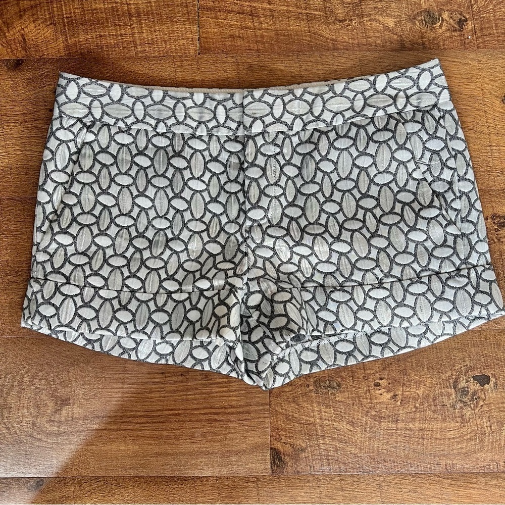 Club Monaco Silver Metallic Low Rise Geometric Print Shorts Size 6